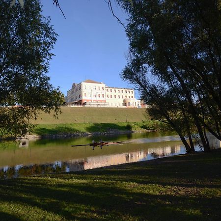 Duna Wellness Hotel Baja Exteriör bild